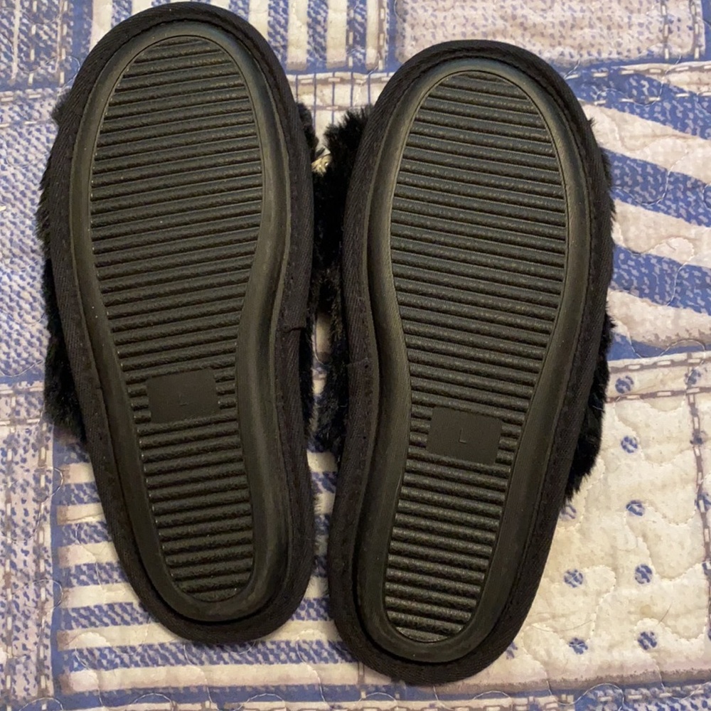 BRAND NEW Victoria Secret Slippers - Picture 2 of 3